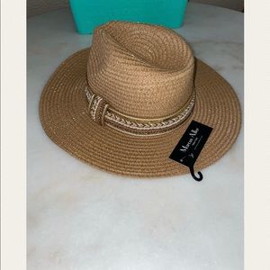 Marcus Adler. Hat.